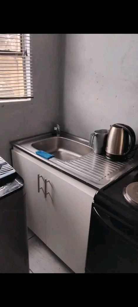 Open plan cottage with secured parking availa  in Meadowlands