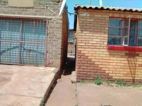 Rental immediately 
4 room house trent immed  in Sebokeng