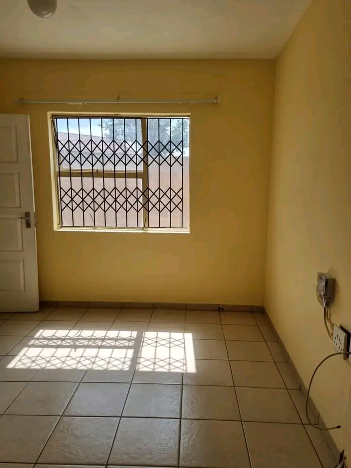 Cottage available from the 31 march to rent i  in Cosmo City