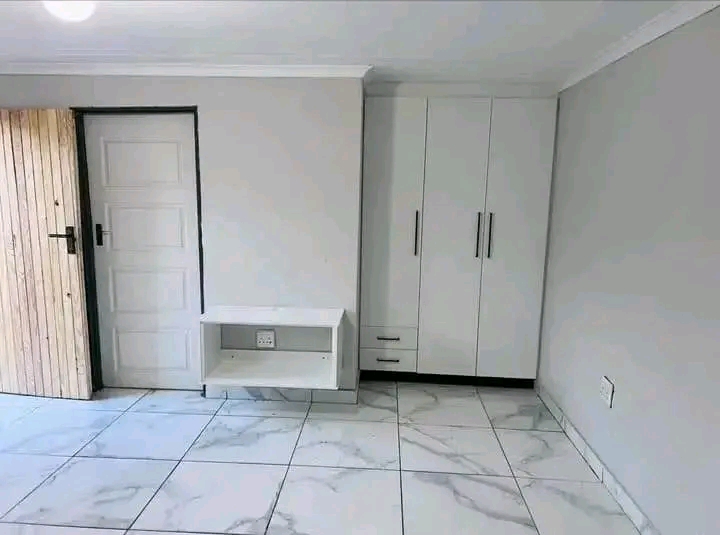 Ensuit room will be available monthend of apr  in Dobsonville 