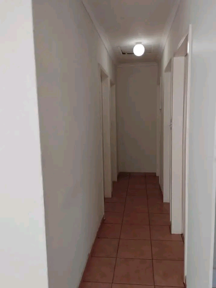 3 bedrooms|1 bath|guest toilet|lounge|kitchen  in Dawn Park