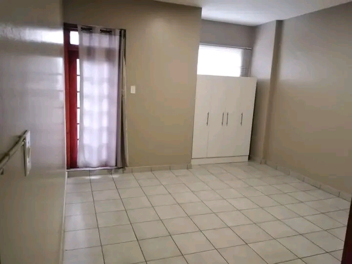 Newly renovated 2 bedroom apartment
can acco  in Yeoville