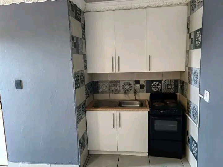 Open plan bachelor unit available to occupy
  in Vosloorus