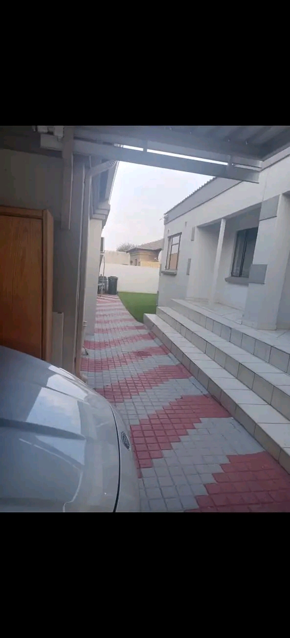 2 fitted bedroom cottage comes with fitted ki  in Norkem Park