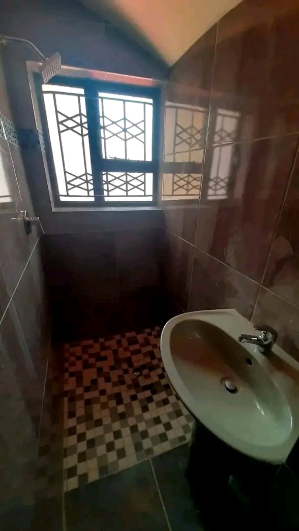 2 combined room -with inside shower (and outs  in Ebony Park