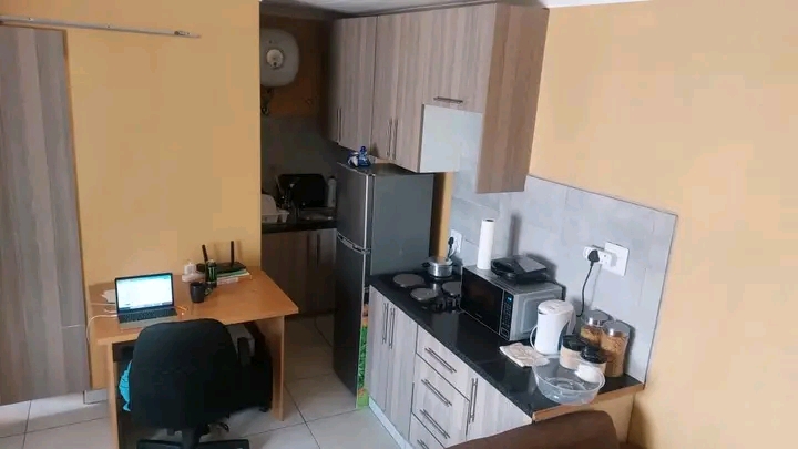 📍rental open plan bachelor
r3200 pm
r320  in Birch Acres