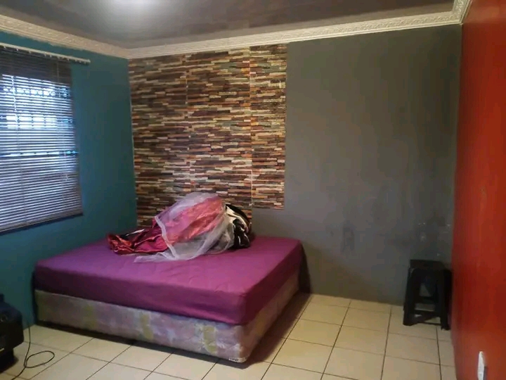 Spacious bachelor sized room available in ext  in Dobsonville