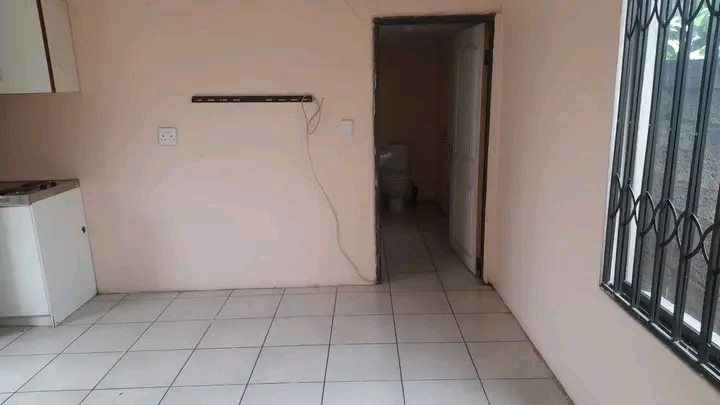 Rental cottage  available 
immediately   r23  in Vosloorus