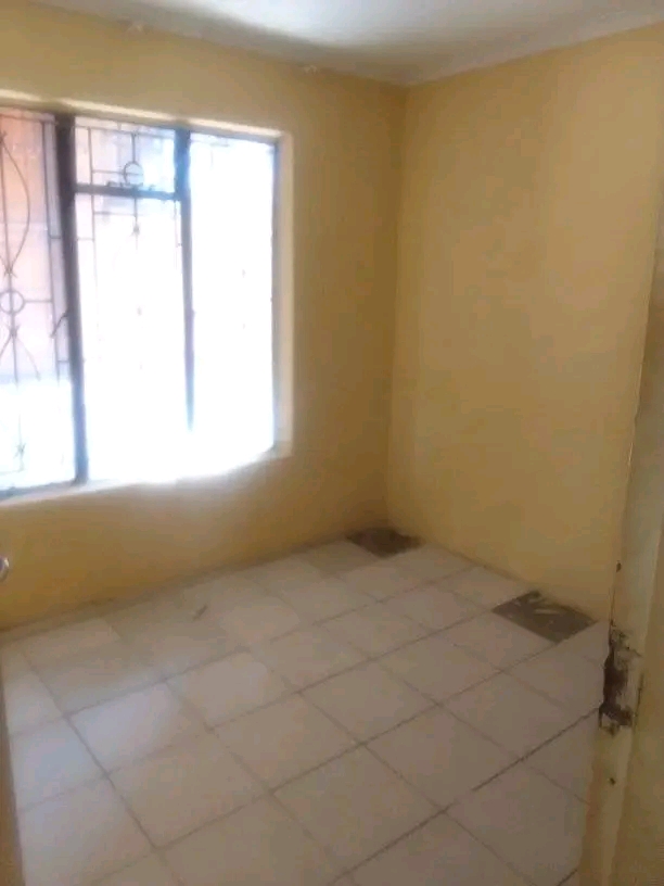 2 bedroom house with fitted kitchennette, fit  in Rabie ridge