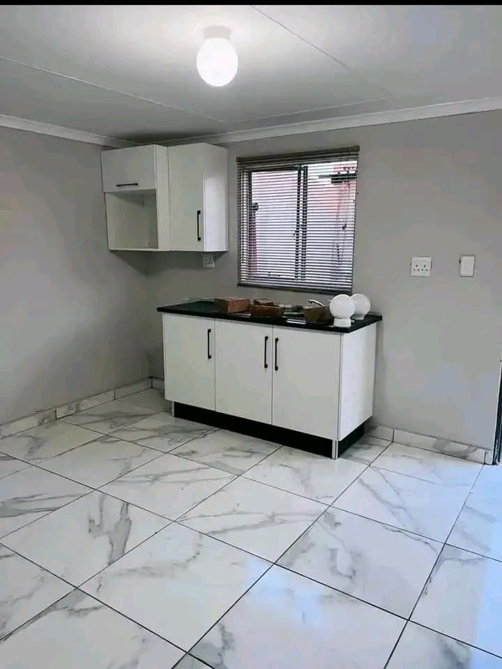 Ensuit room will be available monthend of apr  in Dobsonville 