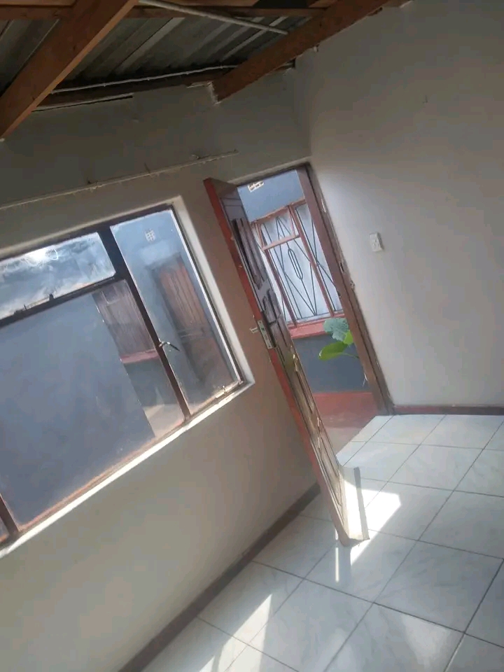 2 room available to rent at ext 9.
 r1600
�  in Ivory Park