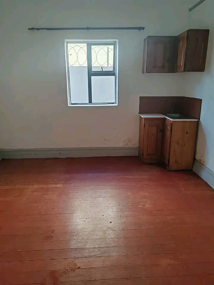 Bachelor room available in blenheim please co  in Kensington