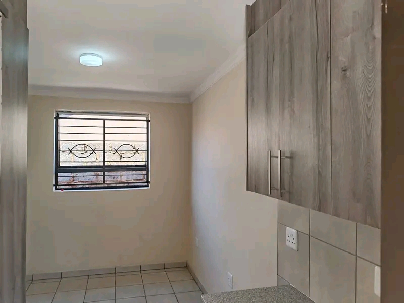 2 outside rooms available to rental for garag  in Chiawelo