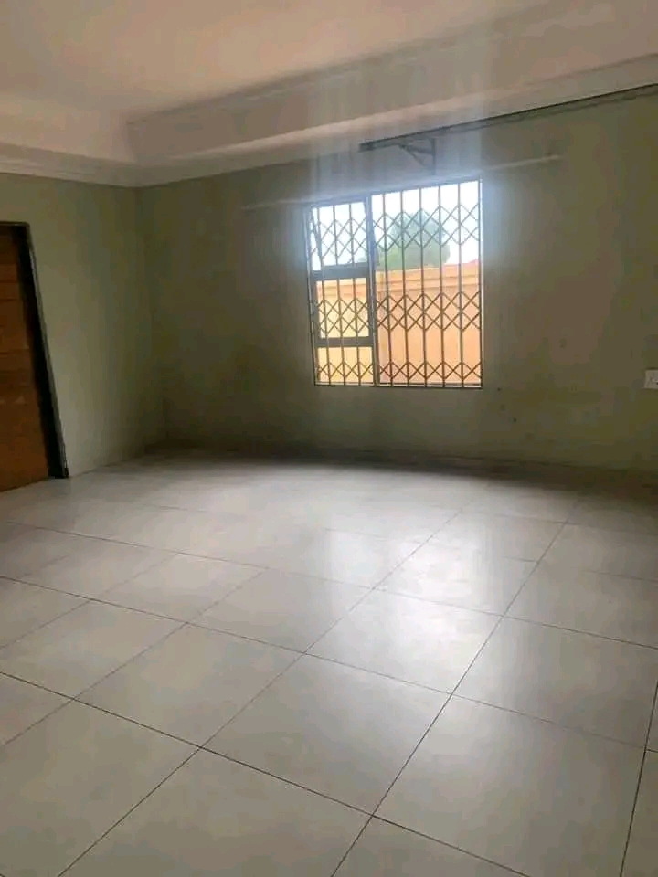 Open plan bachelor available at hospital view  in Tembisa