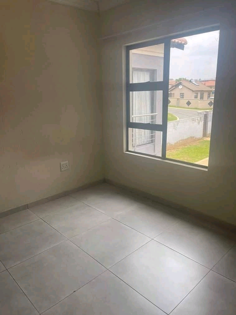 Bachelor room available in absa ext 36 for 1s  in Olievenhoutbosch