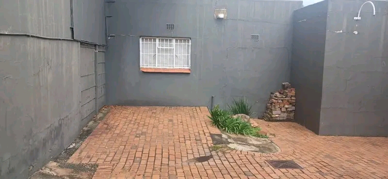 2 bedroom cottage for 8000 water and electric  in Kensington