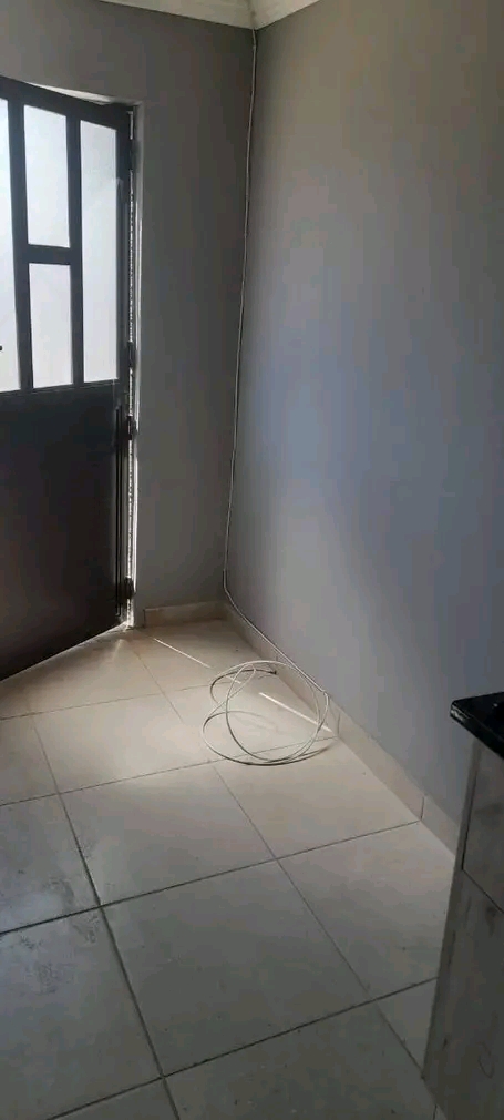 Cottage available in extension 5 from 1 march  in Cosmo City
