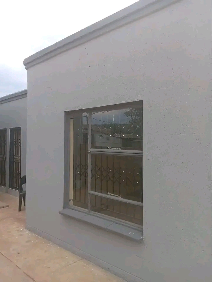 Rooms to rent at stoffel pack r1000
call 072  in Mamelodi
