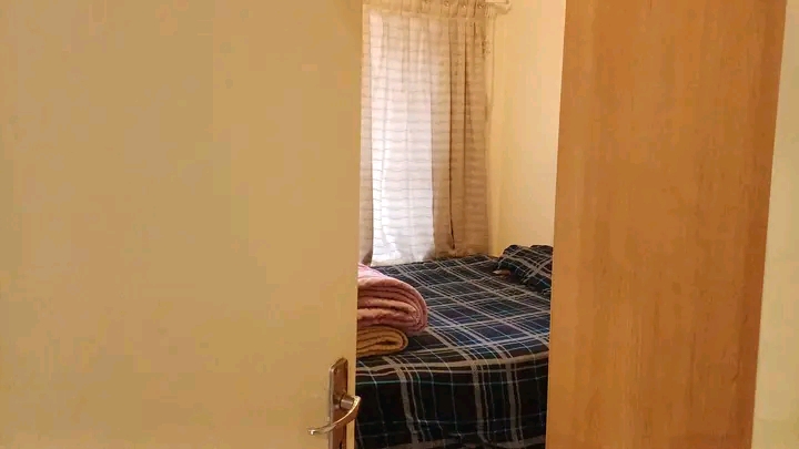 Hi, i have a room available in a two bedroom   in Ferndale