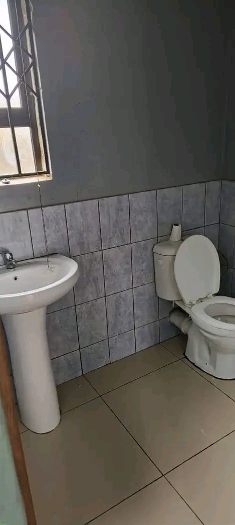 Insuit room available for rental at extension  in Protea Glen