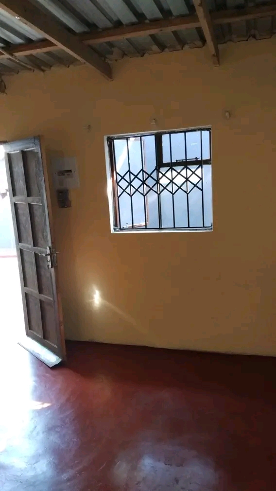 Room available to rent in phase 2 ngase tanke  in Braamfischer