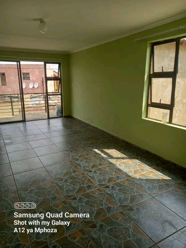 Garage zone 6 up fire rental 1600 and deposit  in Meadowlands