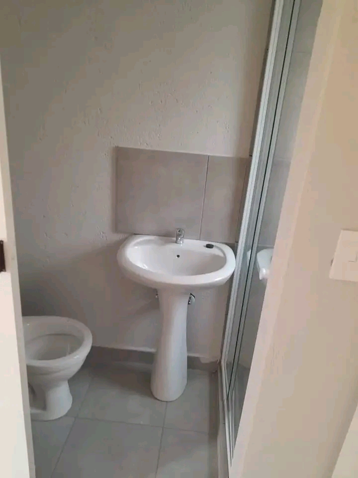 Bachelor available for rent 🏠 olievenbosch  in Centurion