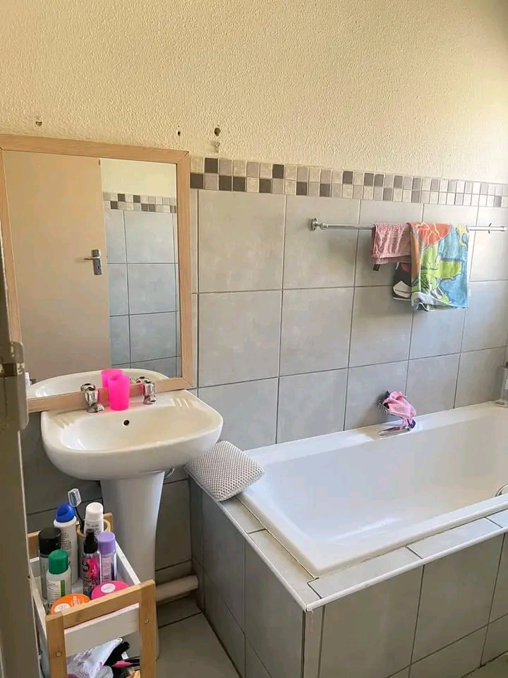 Anyone who would like to share this 2 bedroom  in Midrand