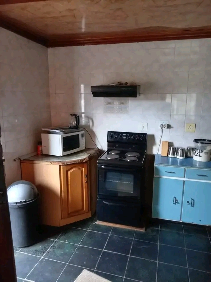Rental at soweto, three bedrooms, shower and   in Molestane