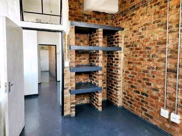 Bedroom available for month end at durban str  in Marshalltown