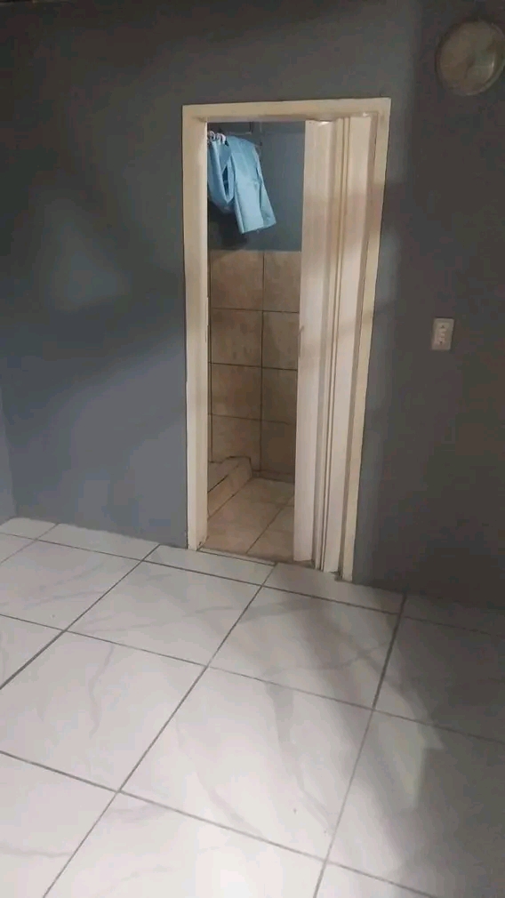One room apartment available. the unit comes   in Bezetenhoud valley