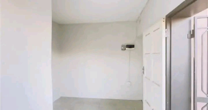1 bedroom cottage available now for r5700 wat  in Kensington