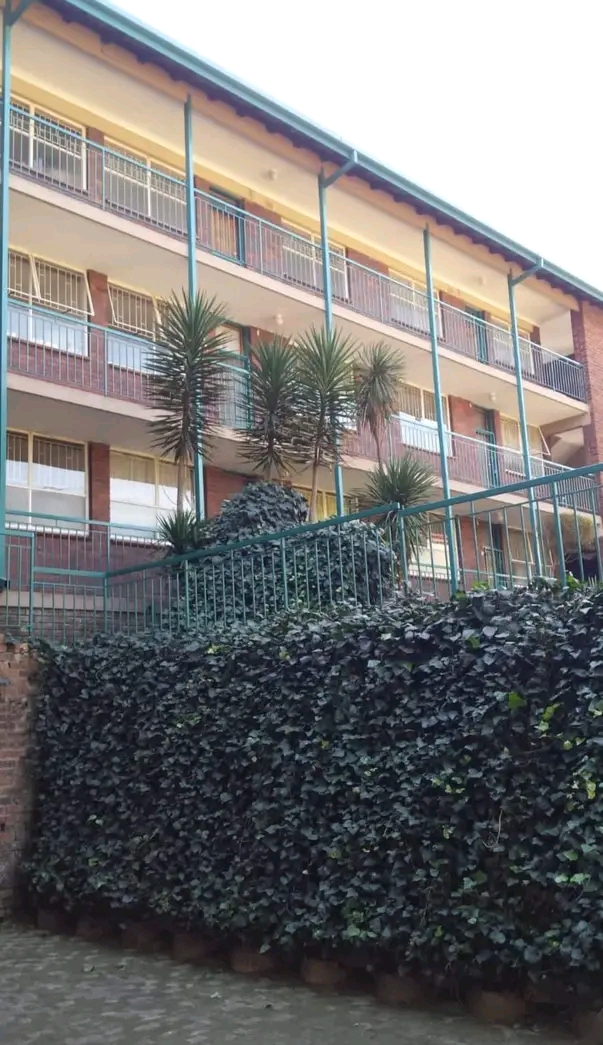 Spacious 2bed flat available for rental. walk  in Mondeor