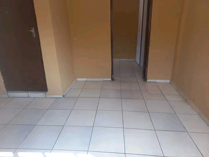 Neat and spacious one bedroom cottage availab  in The Hill