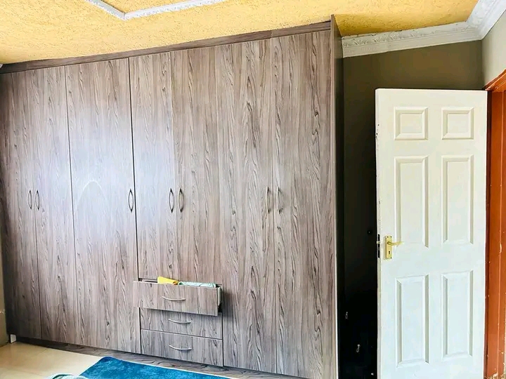 2 bedroom house with 1 empty outside room  ho  in Protea Glen
