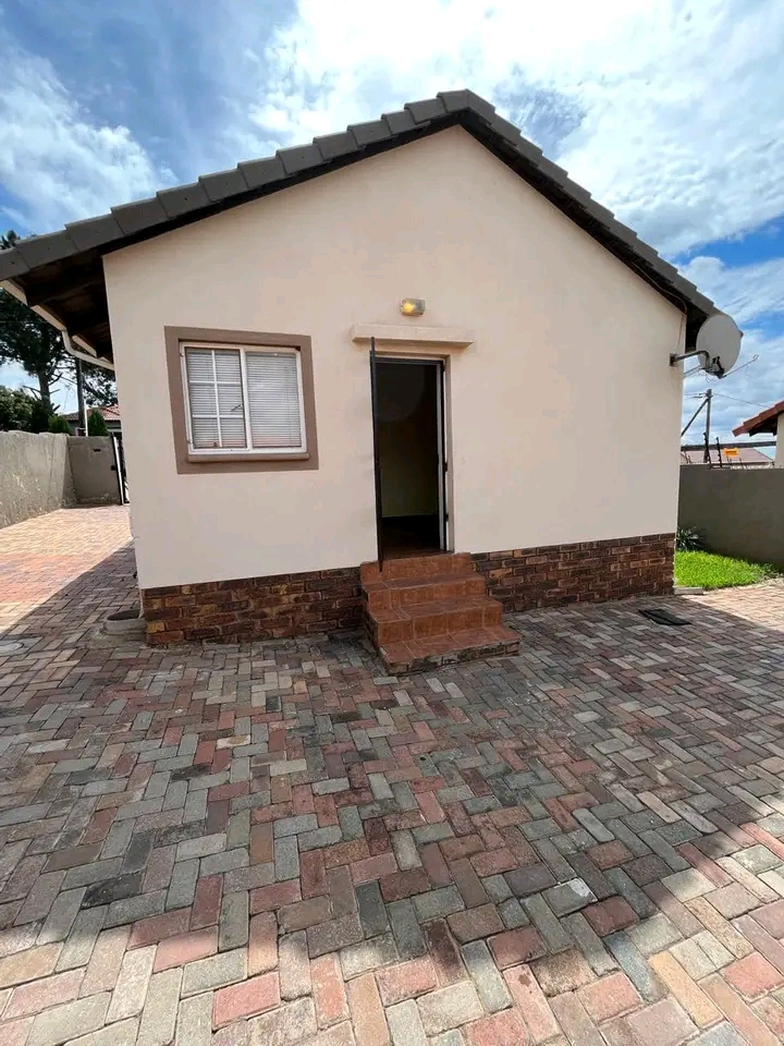 2 bedroom standalone available in ext 10 
re  in Cosmo City