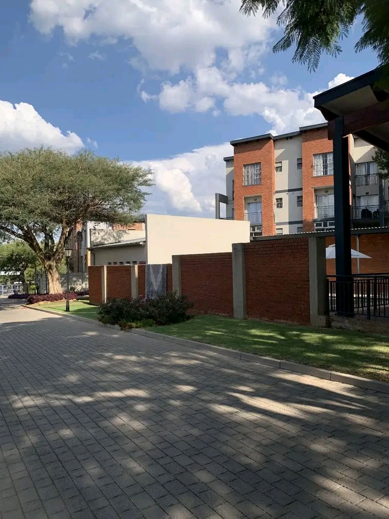 A neat and cosy 1 bed 1 bath apartment is ava  in Northriding