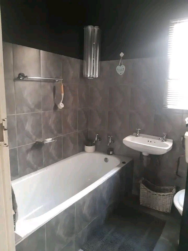 2 bedroom house available in ex1 with:
fitte  in Rabie ridge