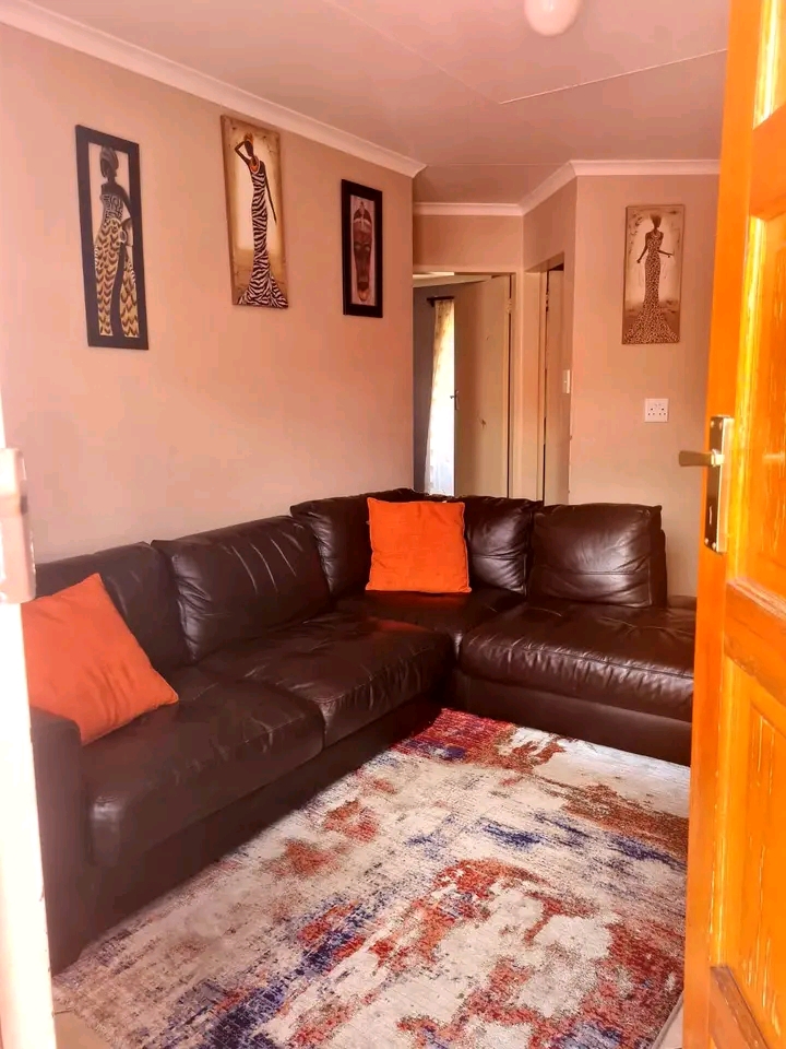 2 bedroom townhouse available to rent in ext   in Olievenhoutbosch