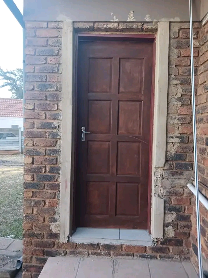 This gorgeous and clean cottage is located in  in Olifantsfontein