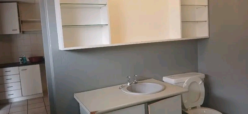 2 bedroom cottage for 8000 water and electric  in Kensington