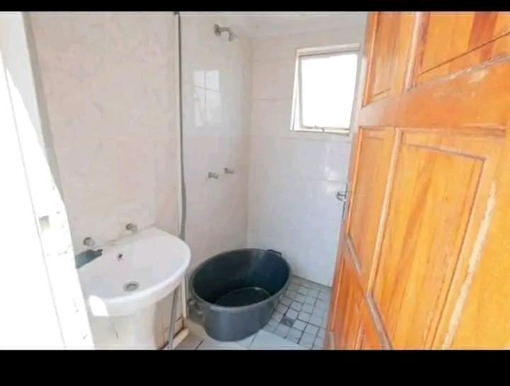 🏡 spacious room to rent in ext 26, soweto   in Protea Glen