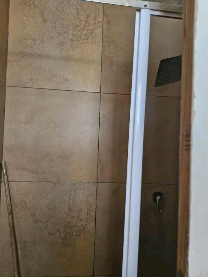 I have beautiful bachelor room available at e  in Cosmo City