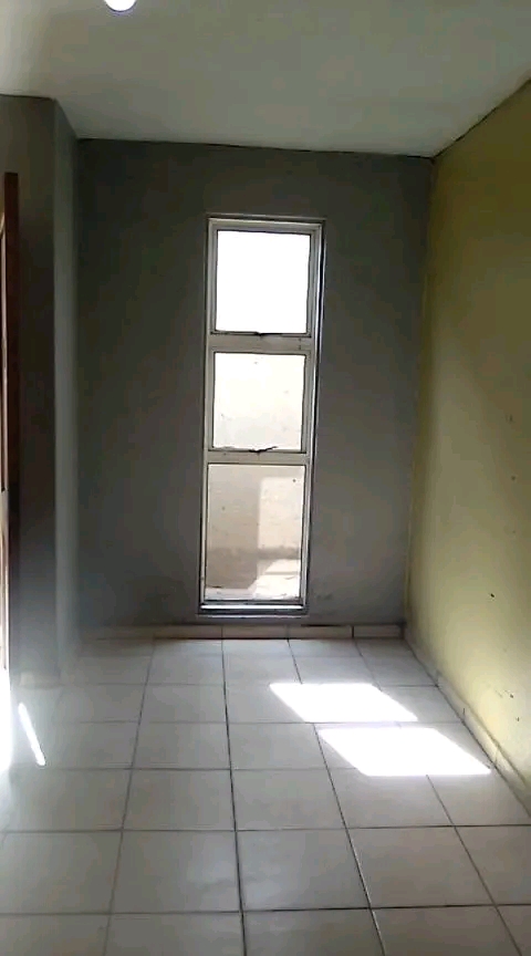 Room to rent r1200 phase two juskei whatsapp   in Braamfischer