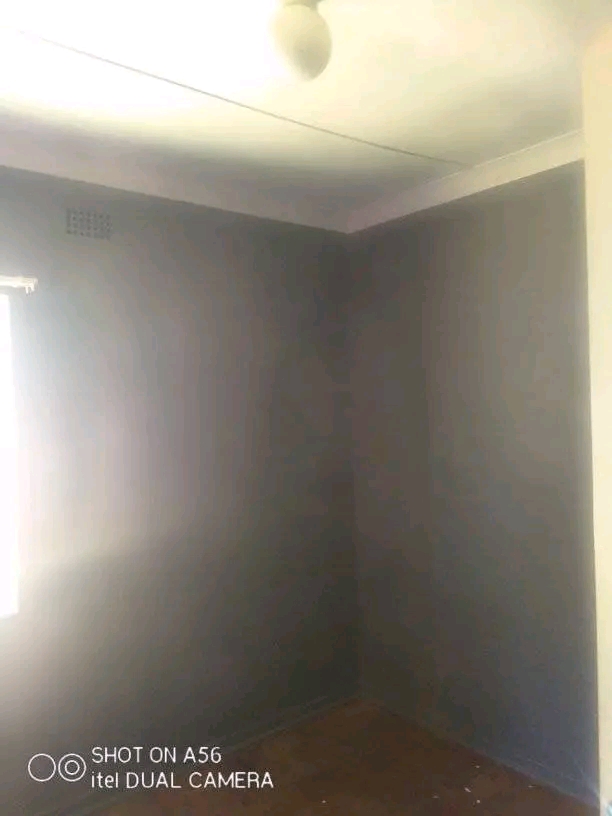 Single room available in commune cw6 rent r18  in Vanderbijlpark