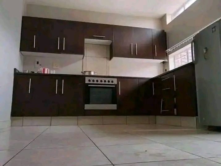 Room available move in immediately r3900 incl  in Sandton