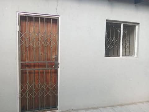 2 rooms available in allendale next to tallga  in Allandale
