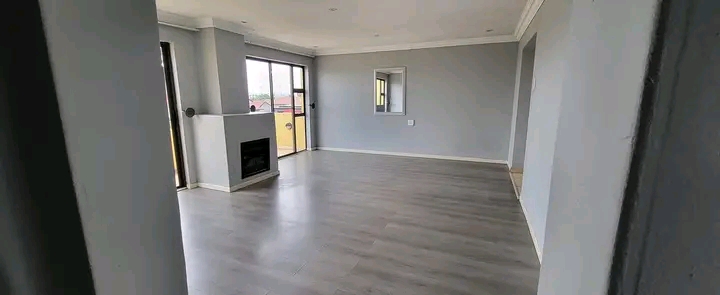 Double story rental. empty & available immedi  in Vosloorus