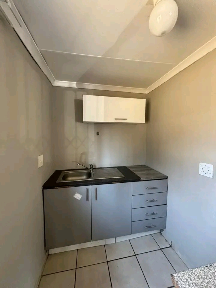 A very spacious cottage to rent comes with fi  in Old Birch Acres