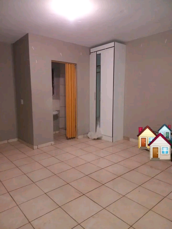 A bachelor room to rent in ext24 r2300 pm cal  in Protea Glen